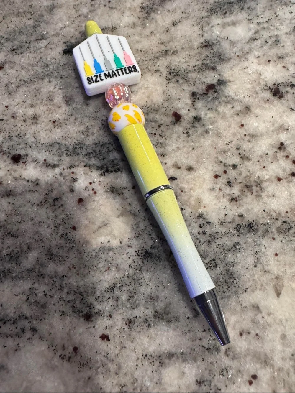 Size matters funny Statement Pen — Yellow & White